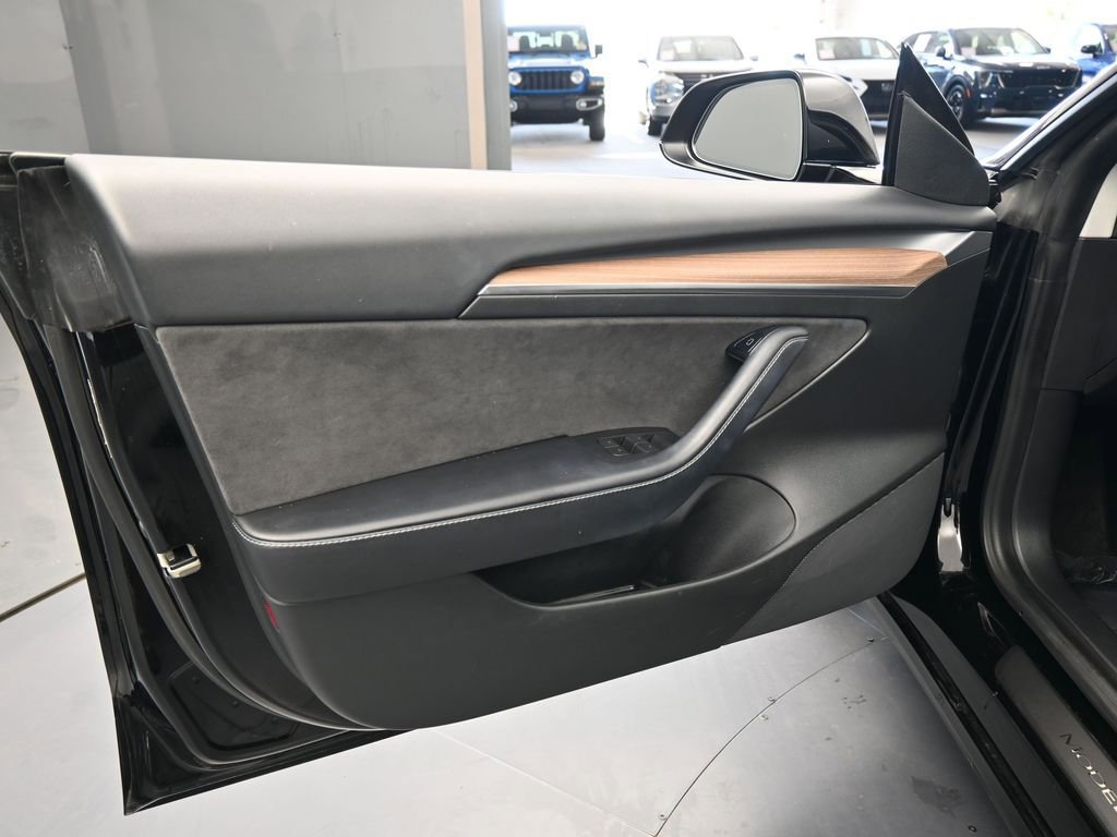 Used 2021 Tesla Model 3 Standard Range Plus image 15