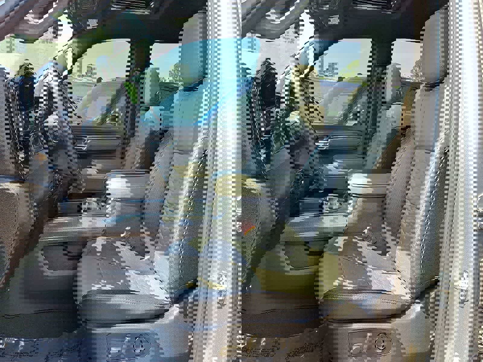 Used 2024 Chevrolet Silverado 2500 ZR2 w/ Technology Package AWD/4WD image 26