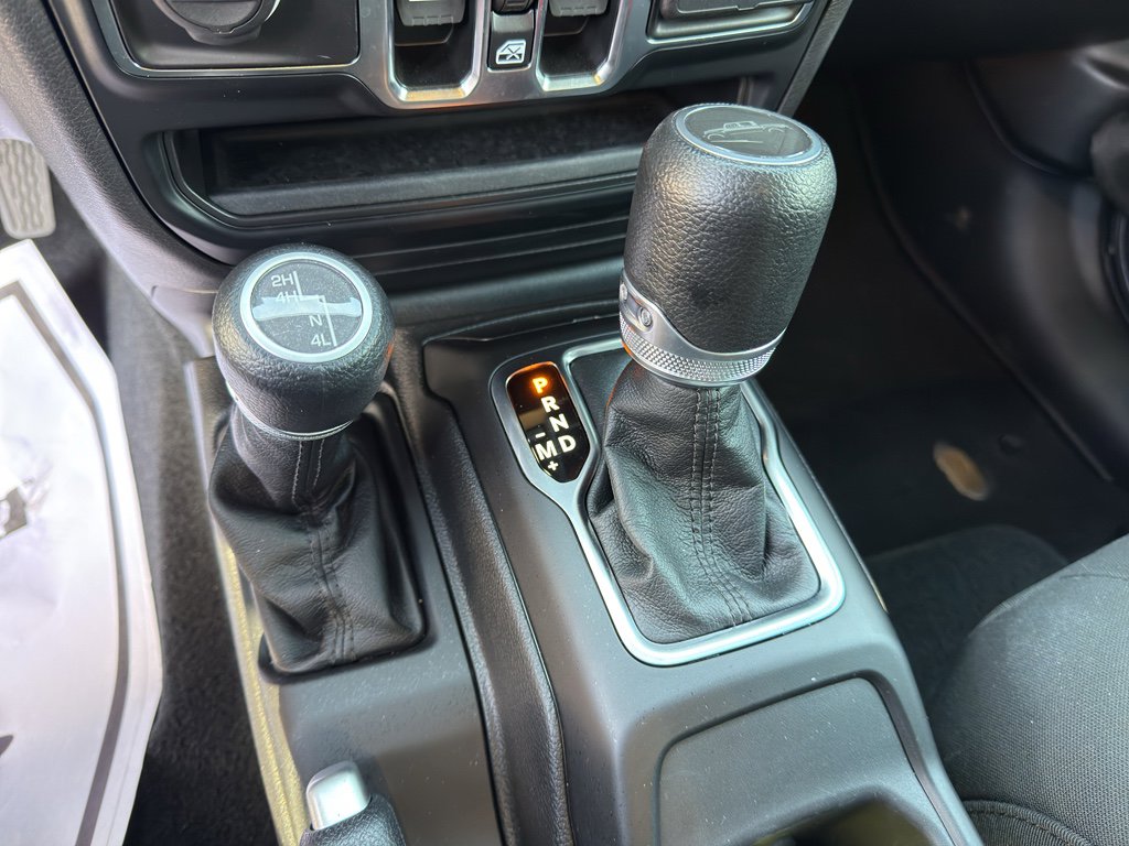 Used 2023 Jeep Gladiator Willys image 17