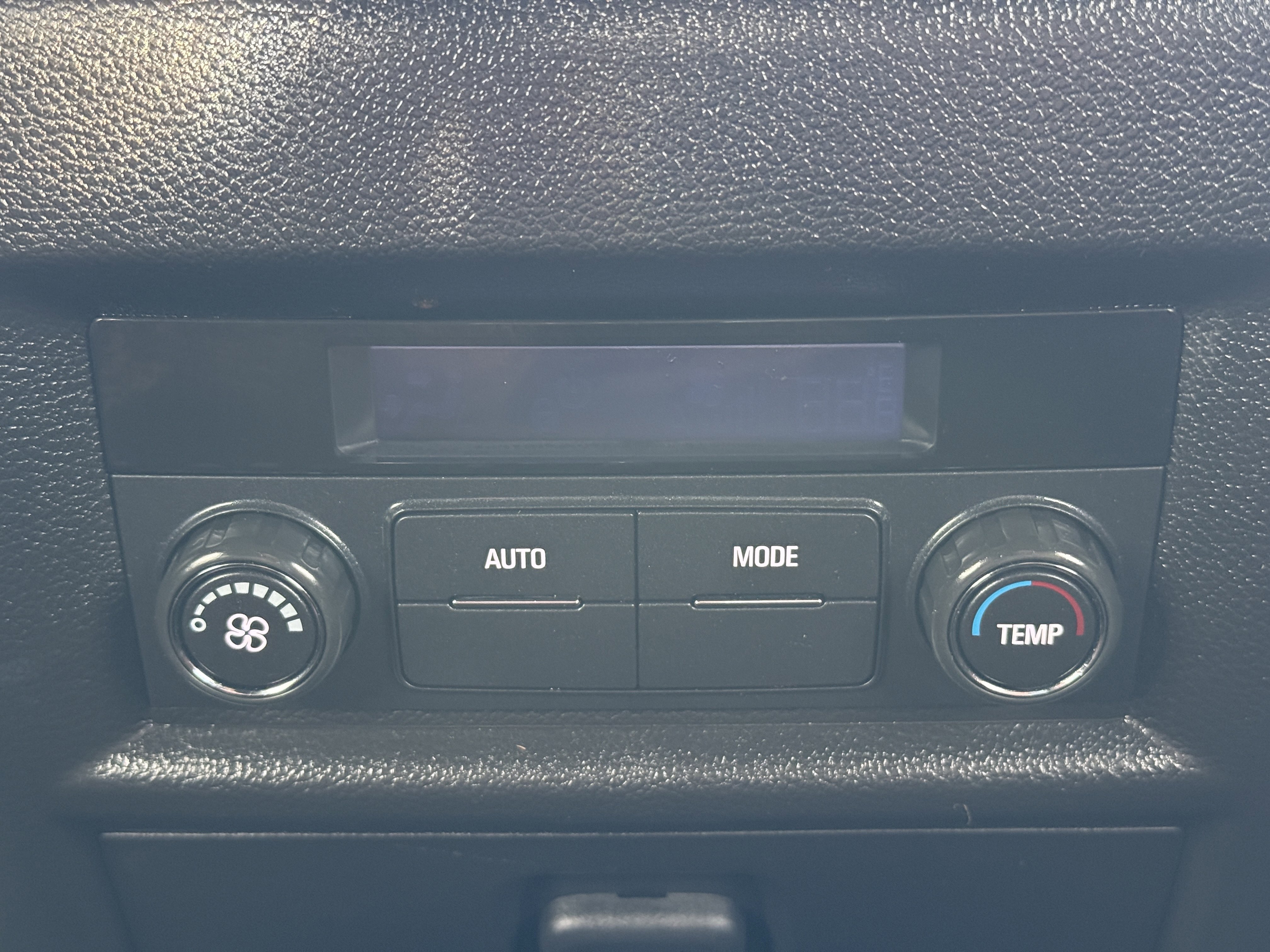 Used 2022 Chevrolet Traverse LT image 34