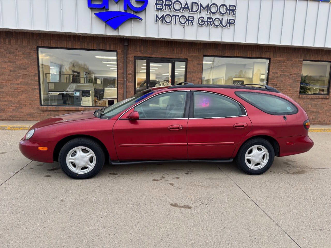 Used 1997 Ford Taurus GL image 3