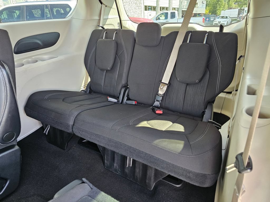 Used 2022 Chrysler Voyager LX FWD image 18