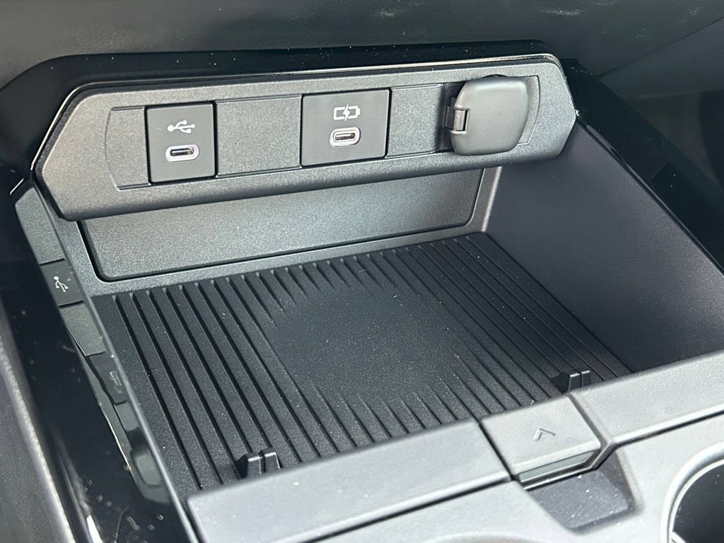 Used 2025 Toyota Prius LE FWD image 31