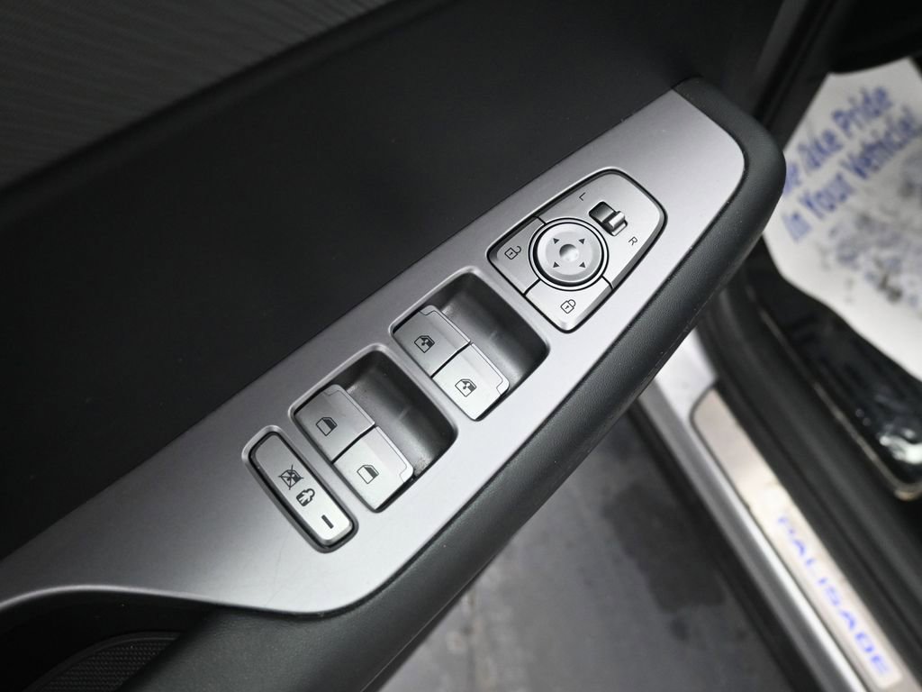 Used 2025 Hyundai Palisade SEL image 32