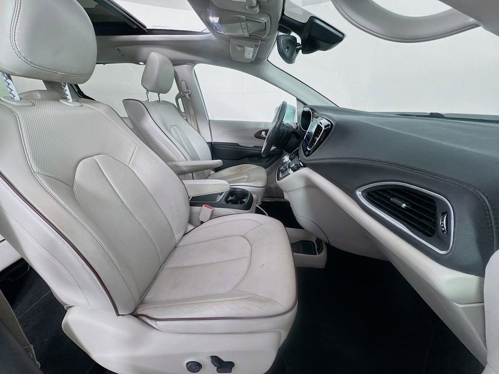 Used 2019 Chrysler Pacifica Limited w/ Tire & Wheel Group image 36