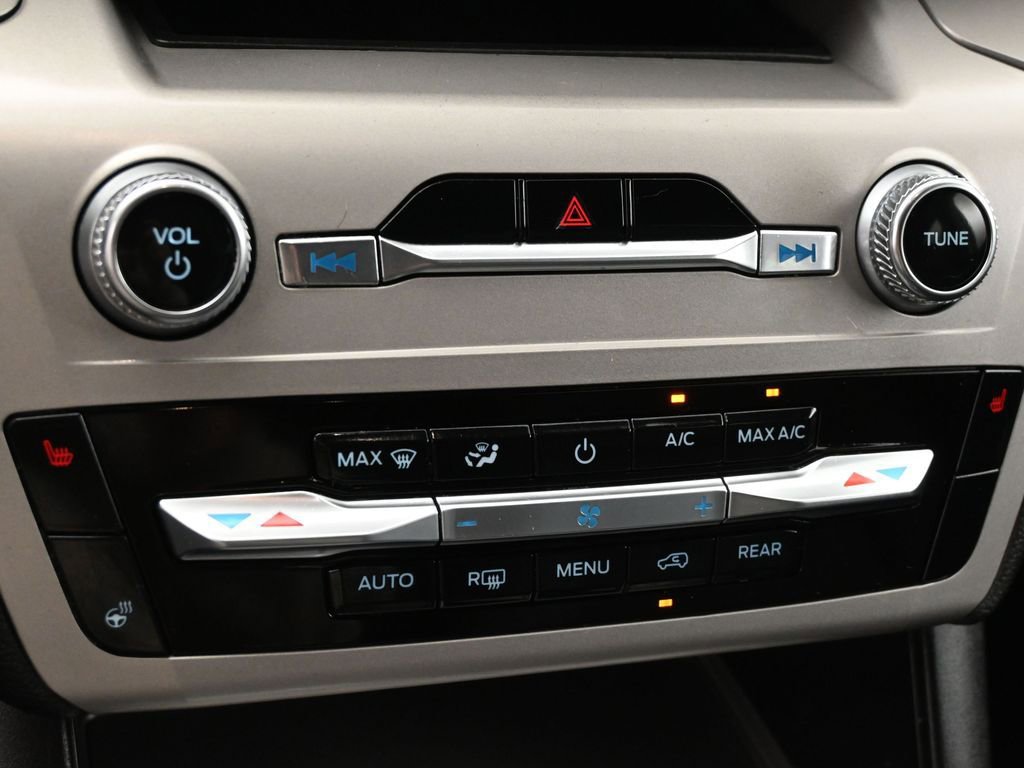 Certified 2022 Ford Explorer XLT w/ Equipment Group 202A image 17