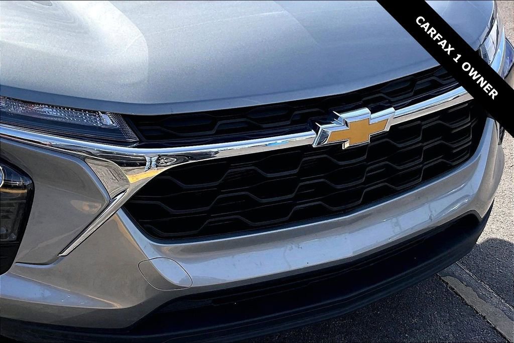 Used 2025 Chevrolet Trax LS w/ LS Convenience Package image 31