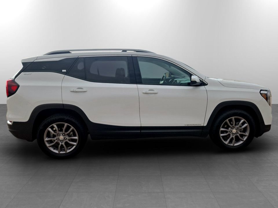 Used 2024 GMC Terrain SLT image 5