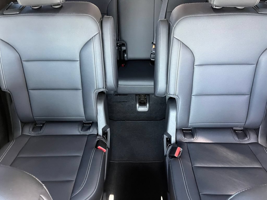 Used 2025 Chevrolet Traverse LT FWD image 18