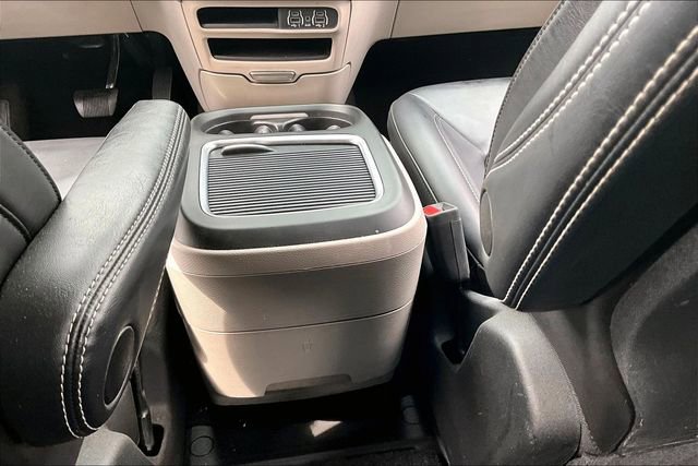 Used 2023 Chrysler Pacifica Touring-L image 10