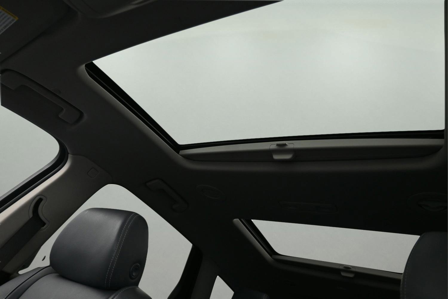 Used 2021 Buick Enclave Essence w/ Sun And Navigation Package image 12