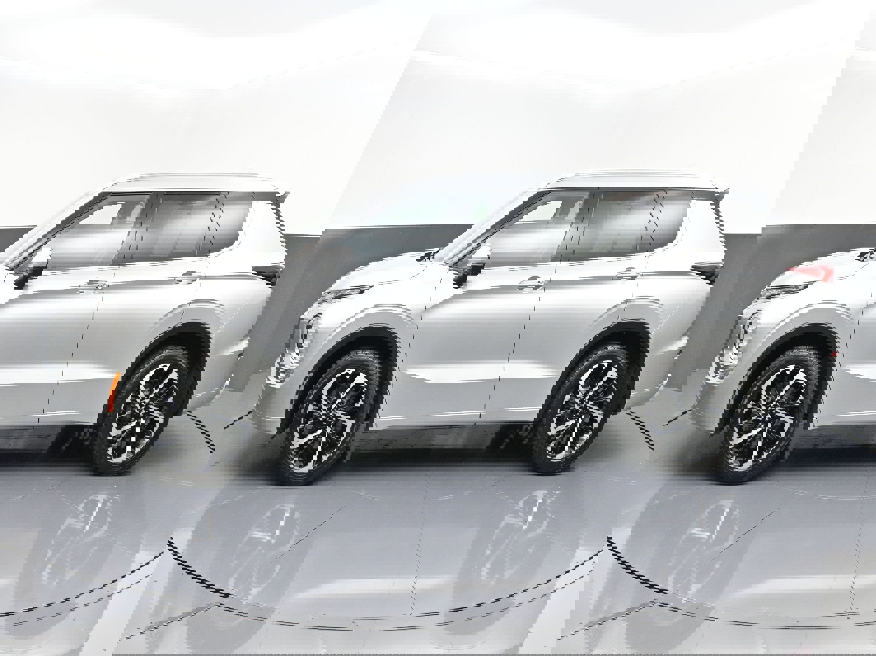 Used 2022 Mitsubishi Outlander SEL image 4