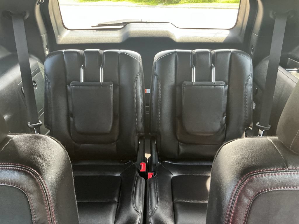 Used 2019 Ford Explorer XLT w/ Equipment Group 202A AWD/4WD image 28