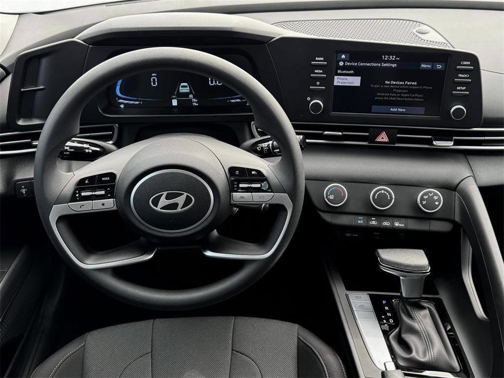 New 2025 Hyundai Elantra SE image 17