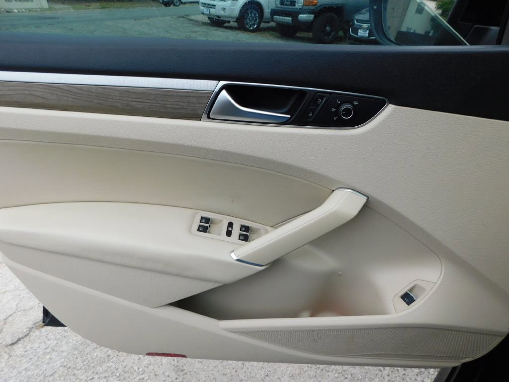 Used 2016 Volkswagen Passat 1.8T SE w/ Lighting Package (P06) image 28