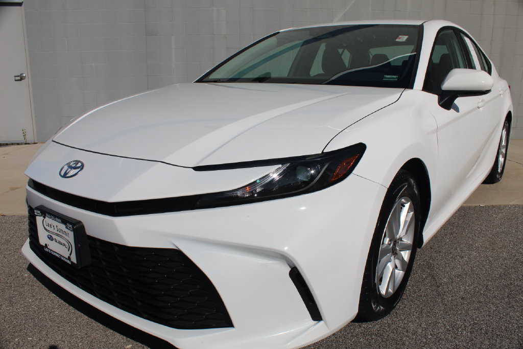 Used 2025 Toyota Camry LE FWD image 3