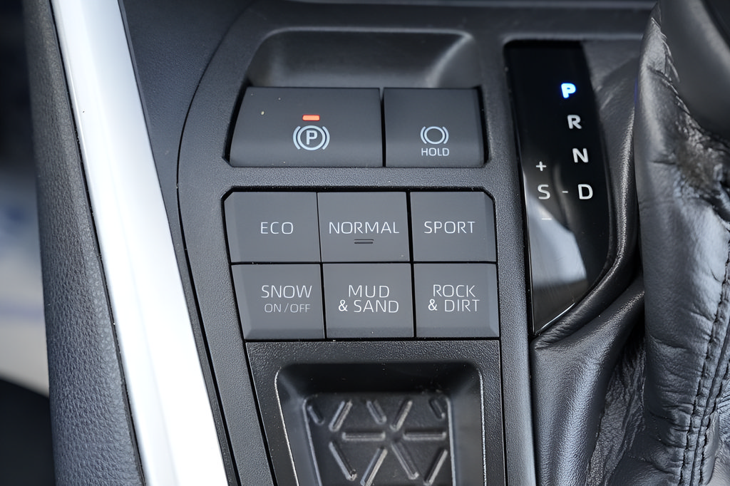 Used 2024 Toyota RAV4 LE AWD/4WD image 30