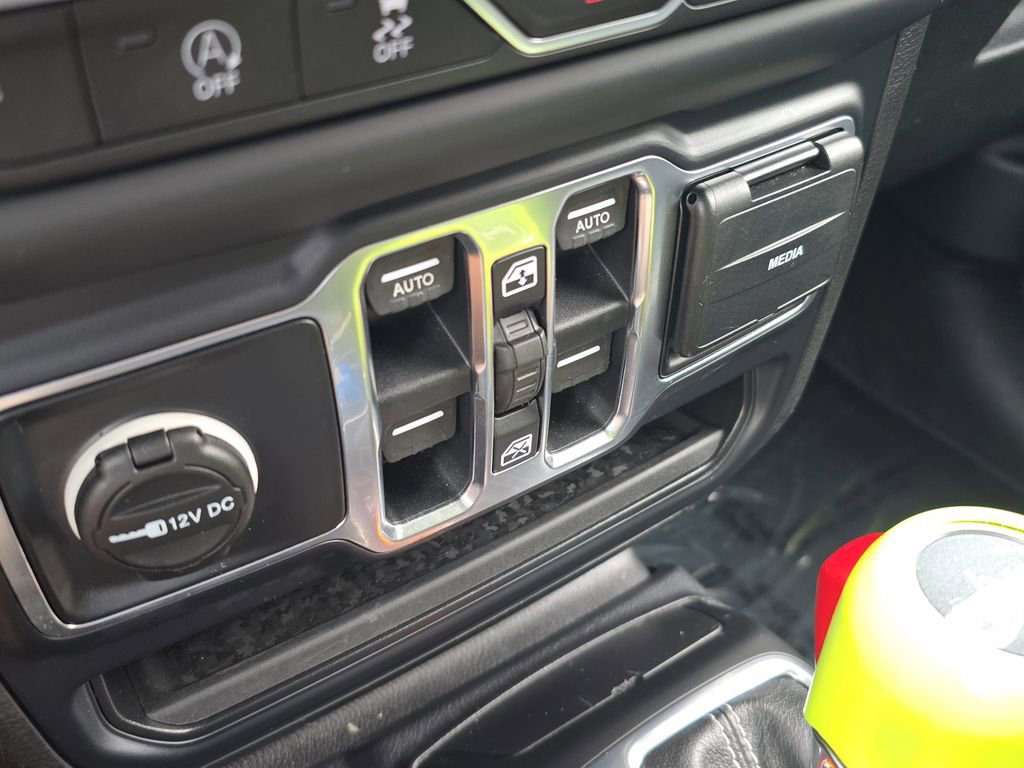 Used 2019 Jeep Wrangler Unlimited Sahara w/ LED Lighting Group image 27