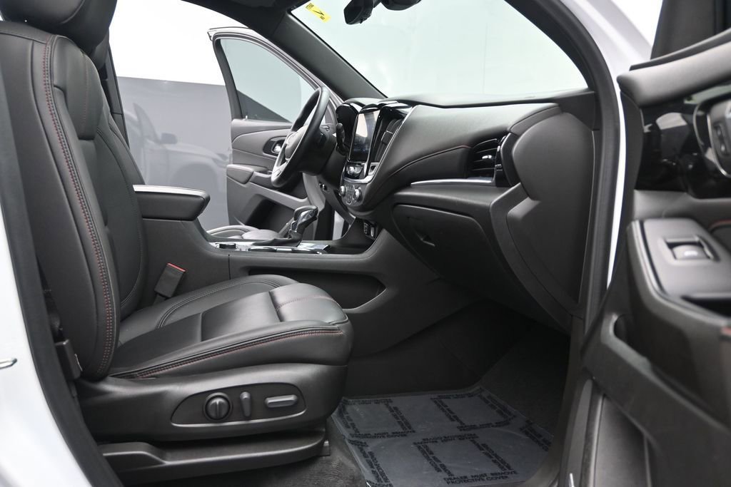 Used 2023 Chevrolet Traverse RS FWD image 18
