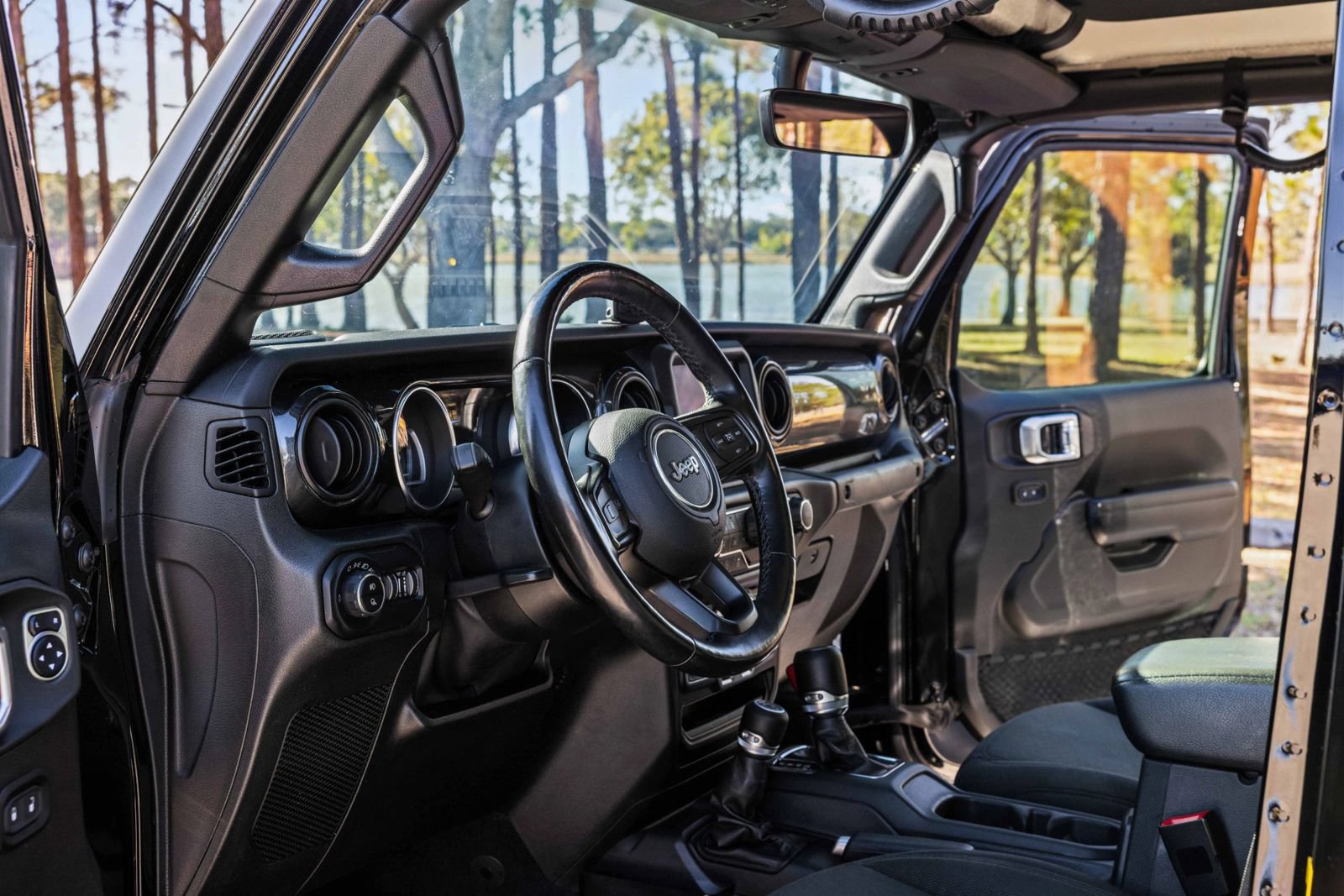 Used 2020 Jeep Gladiator Sport AWD/4WD image 13