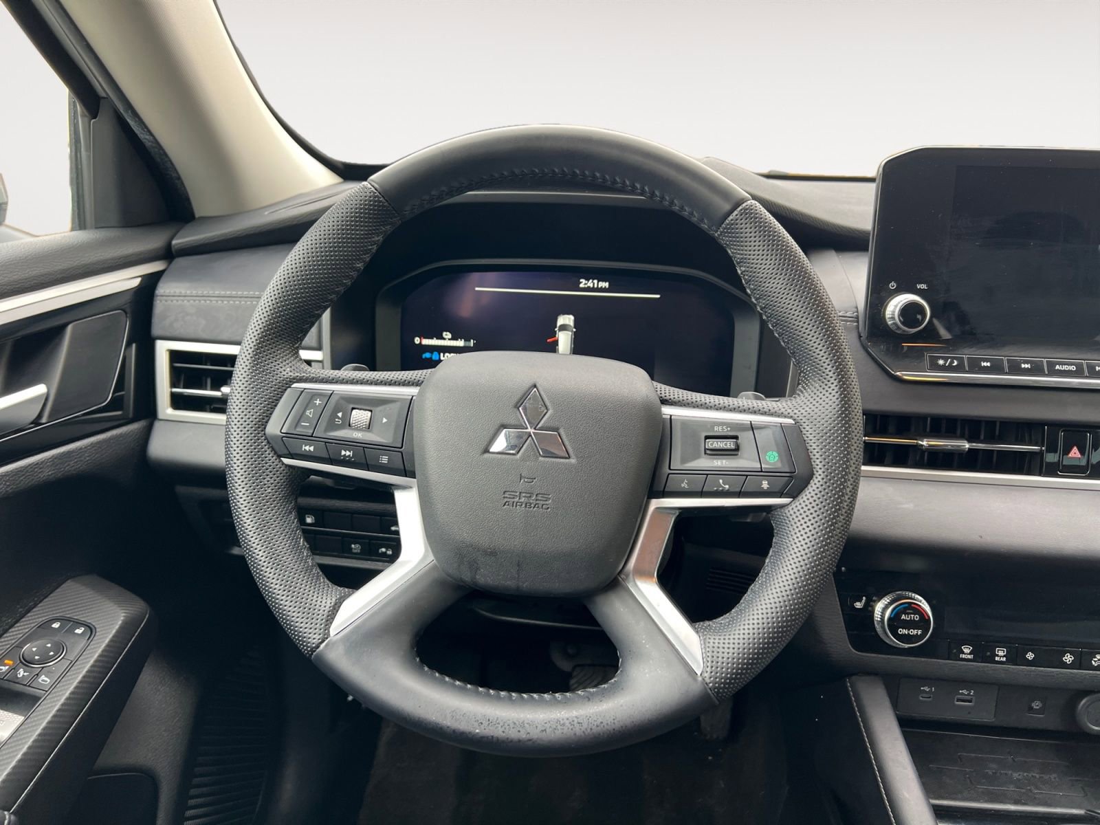 Used 2023 Mitsubishi Outlander SE AWD/4WD image 12