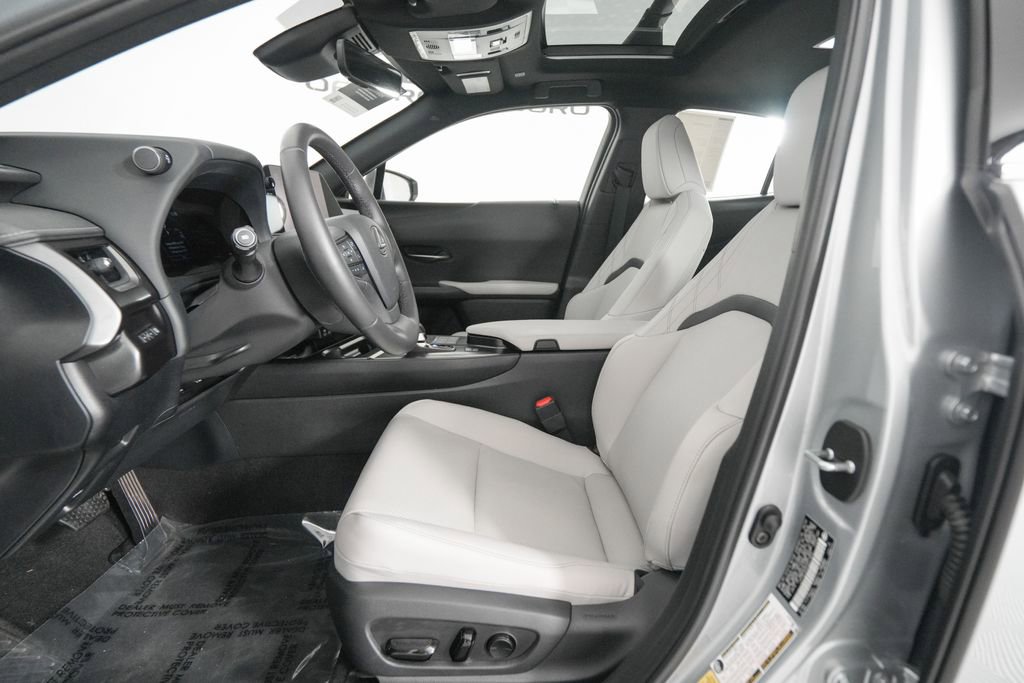 Certified 2025 Lexus UX 300h FWD w/ Accessory Package (Z2) image 9