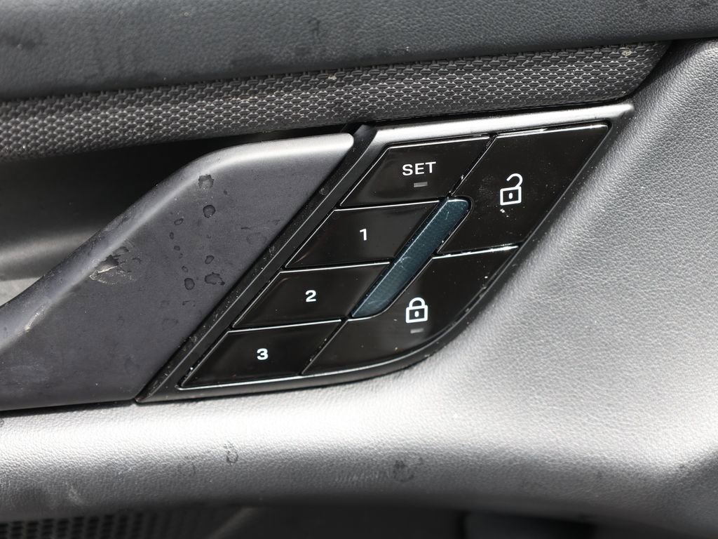 Used 2020 Porsche Taycan 4S w/ Premium Package image 13