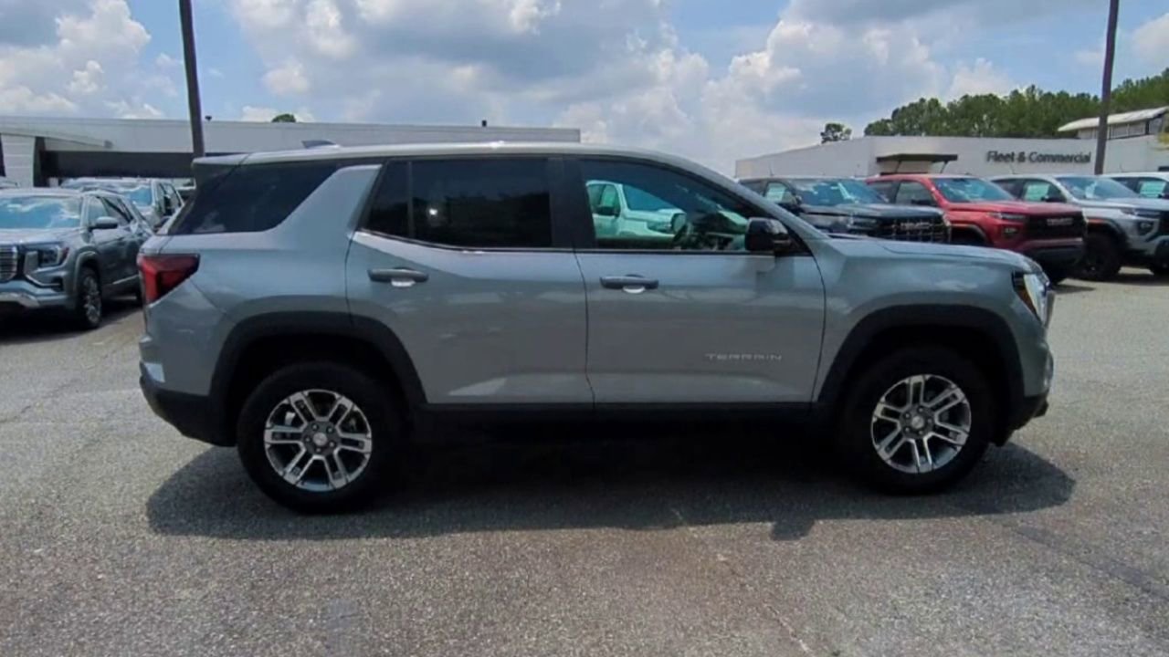 Used 2026 GMC Terrain Elevation image 8
