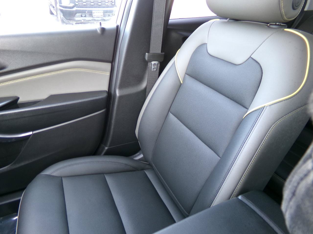 Used 2025 Chevrolet Trax ACTIV w/ Sunroof Package FWD image 24