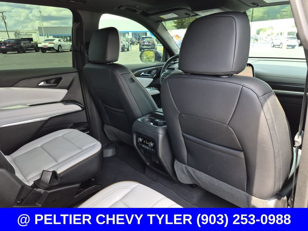 Used 2025 Chevrolet Traverse High Country FWD image 17