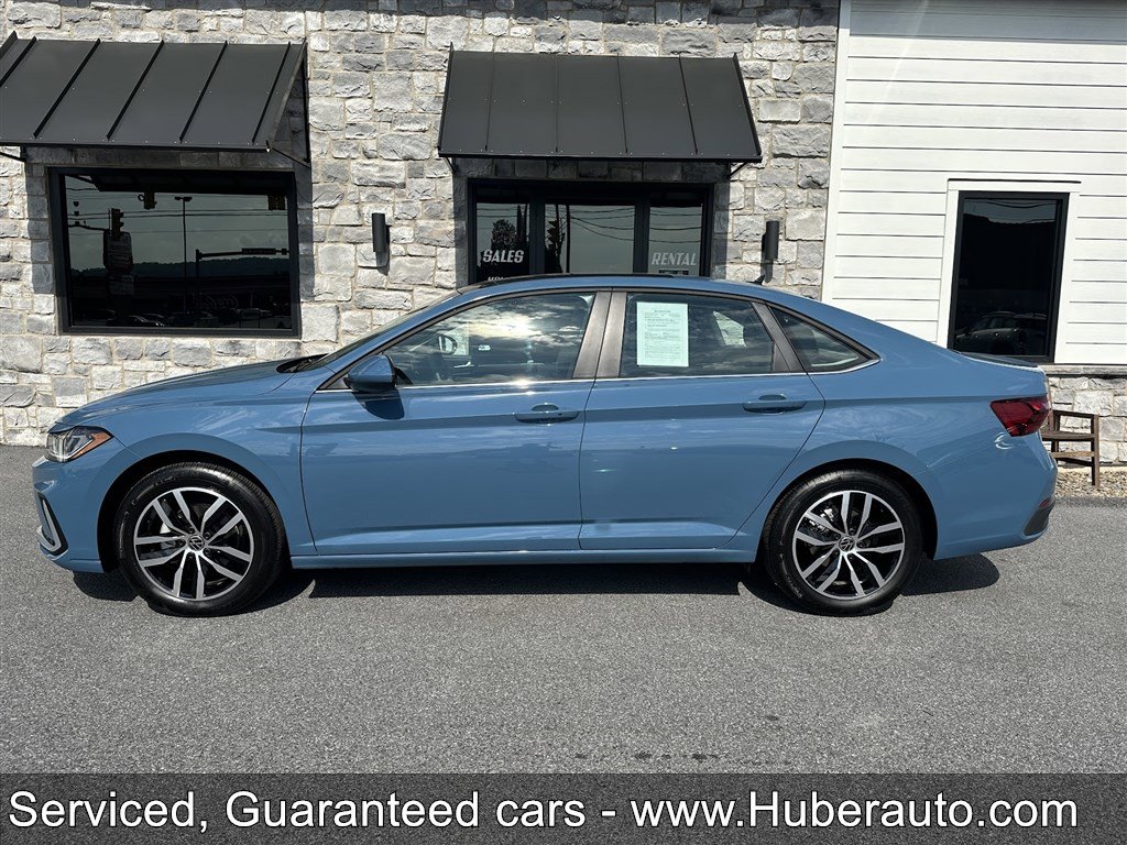 Used 2025 Volkswagen Jetta SE image 4