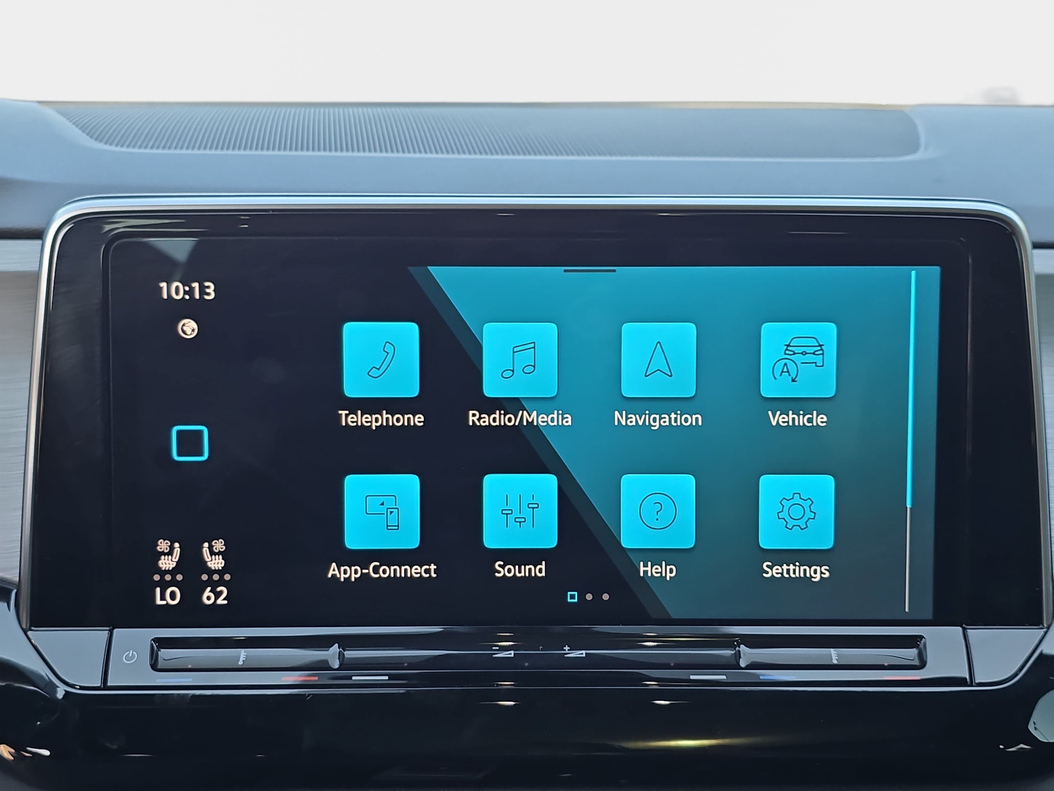 Used 2026 Volkswagen Atlas Cross Sport SE w/ Panoramic Sunroof Package FWD image 23