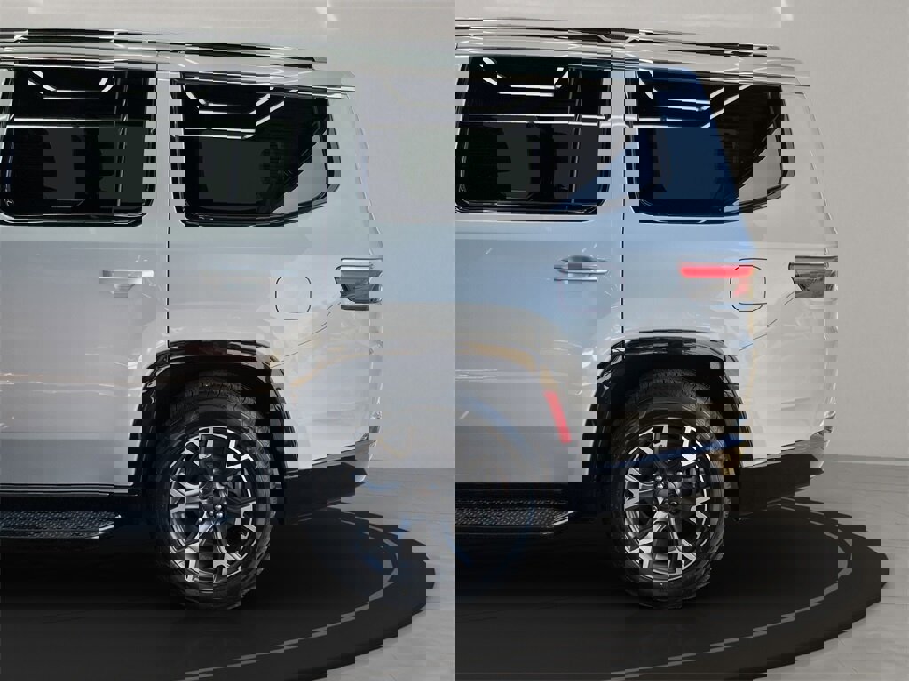 Used 2023 Jeep Wagoneer Series III w/ Preferred Equipment Group image 31