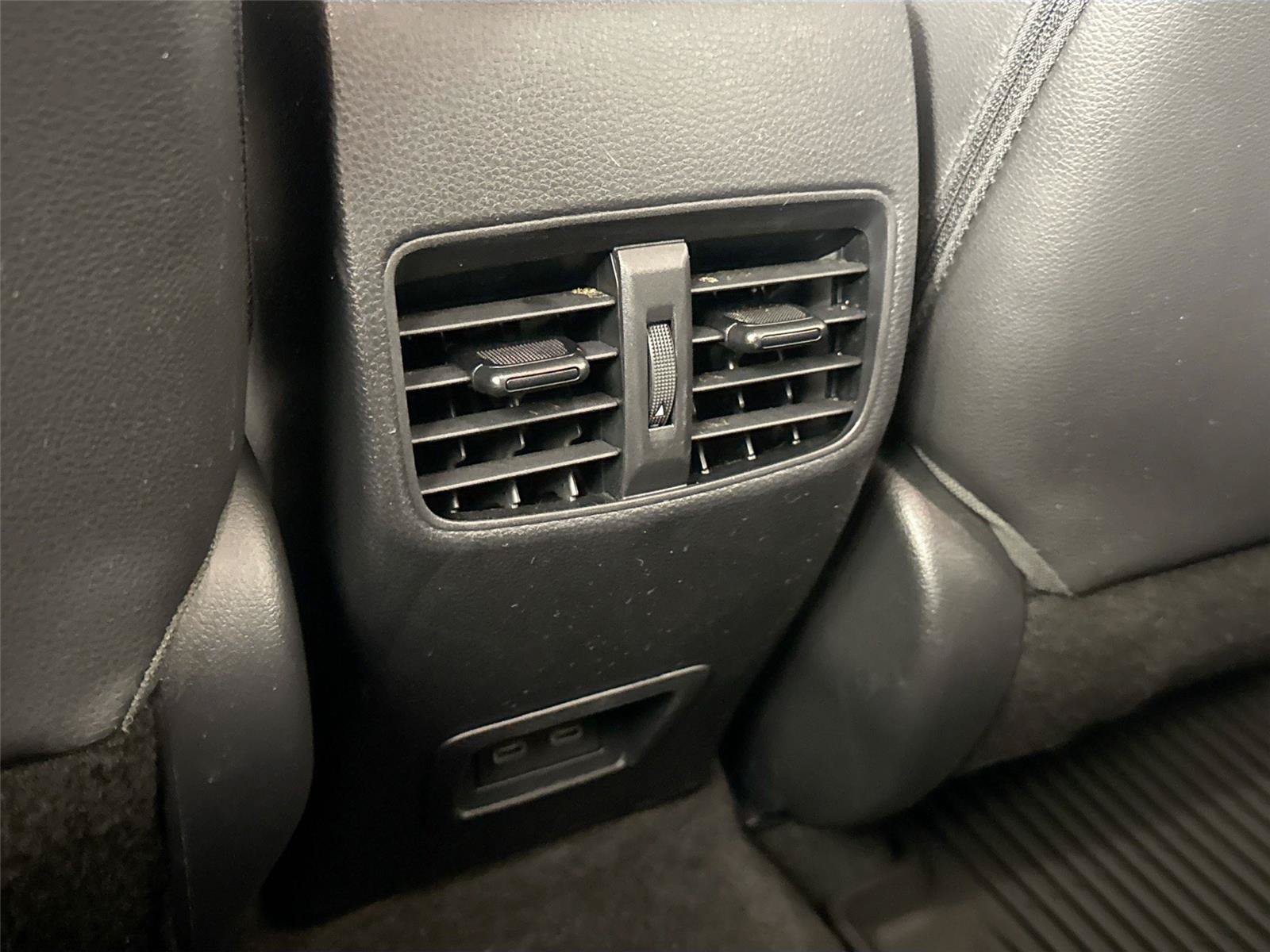 Certified 2025 Toyota Corolla Cross XLE FWD image 30