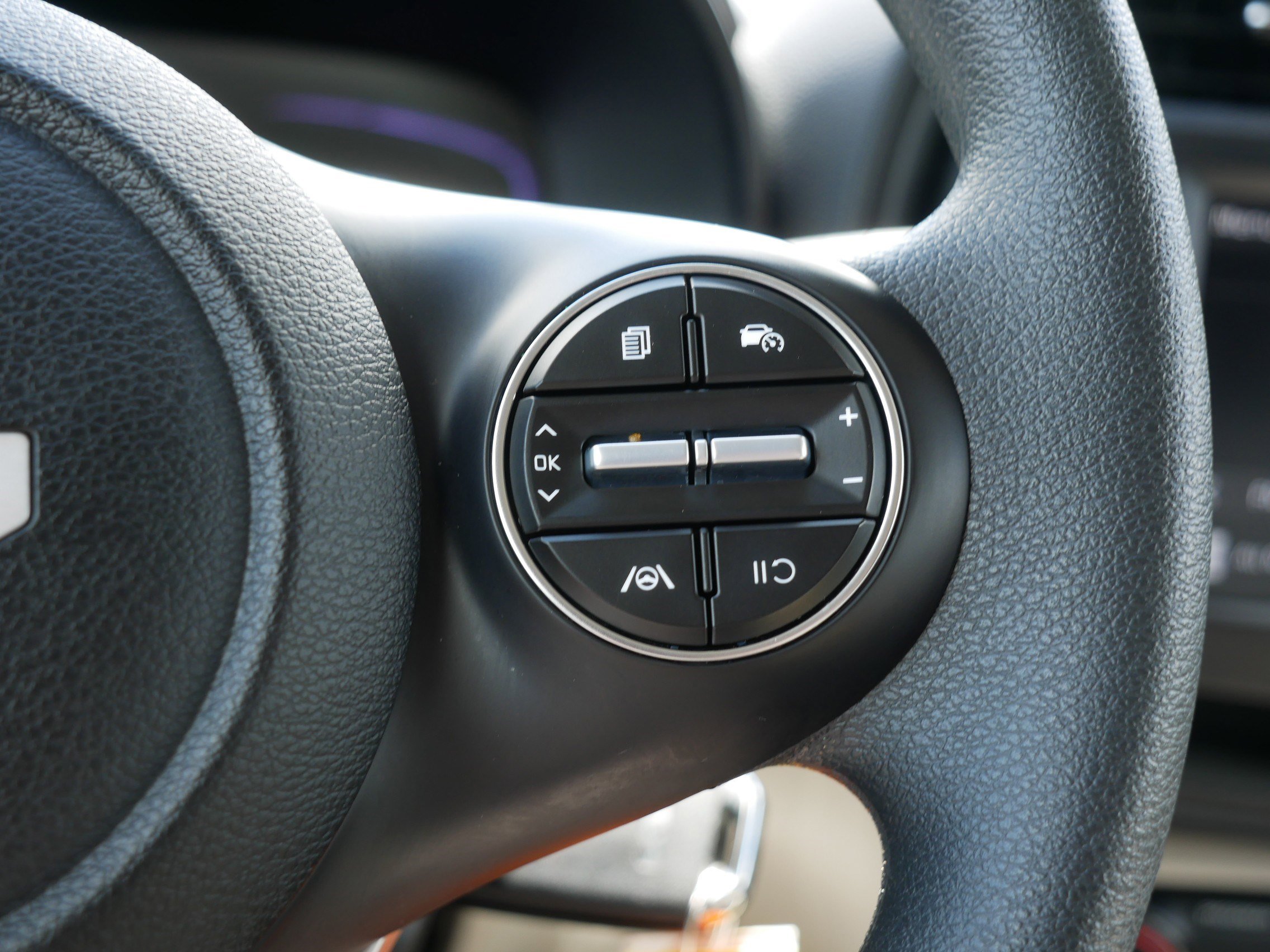 Certified 2025 Kia Soul LX FWD image 29
