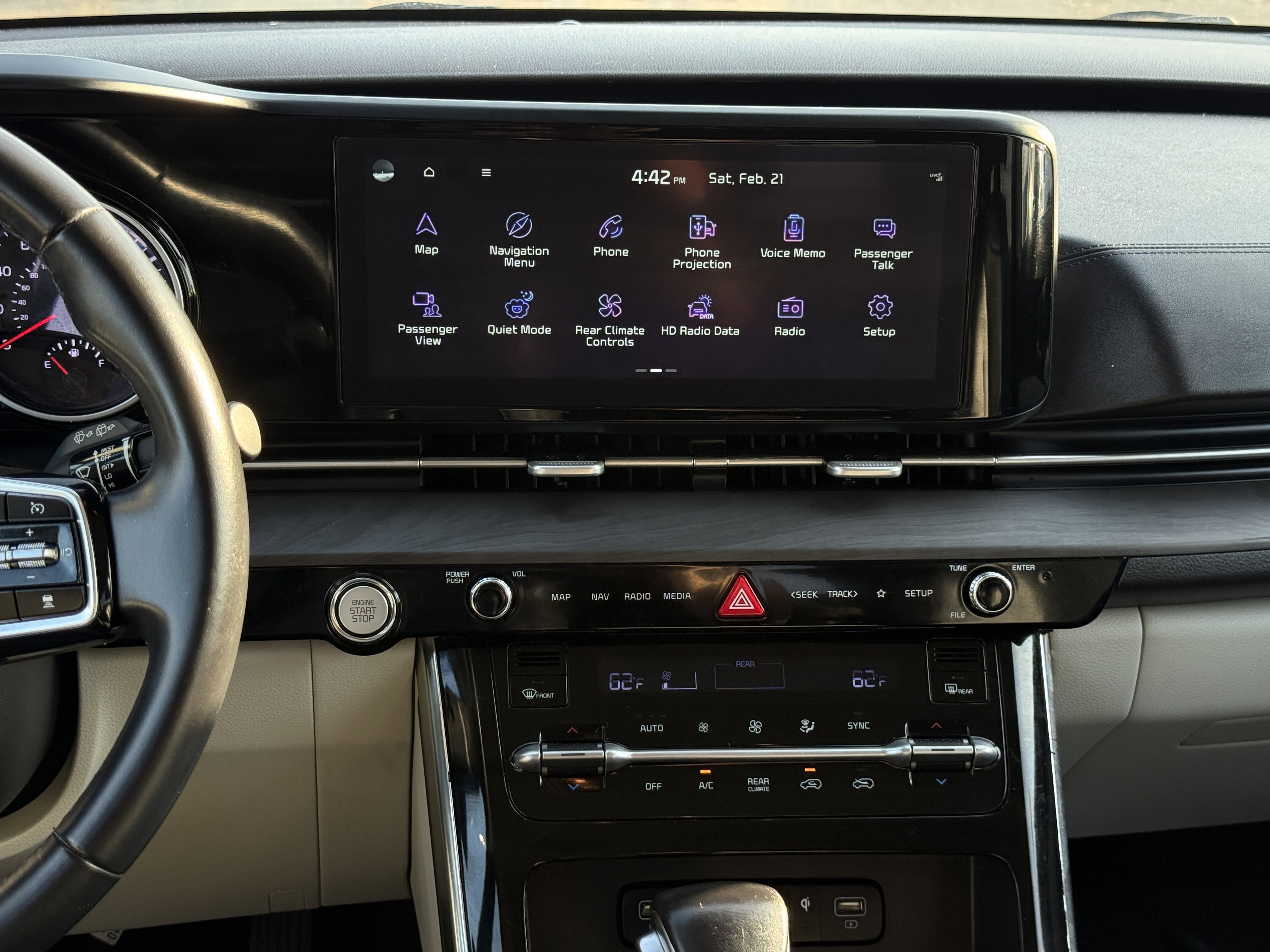 Used 2022 Kia Carnival EX image 21