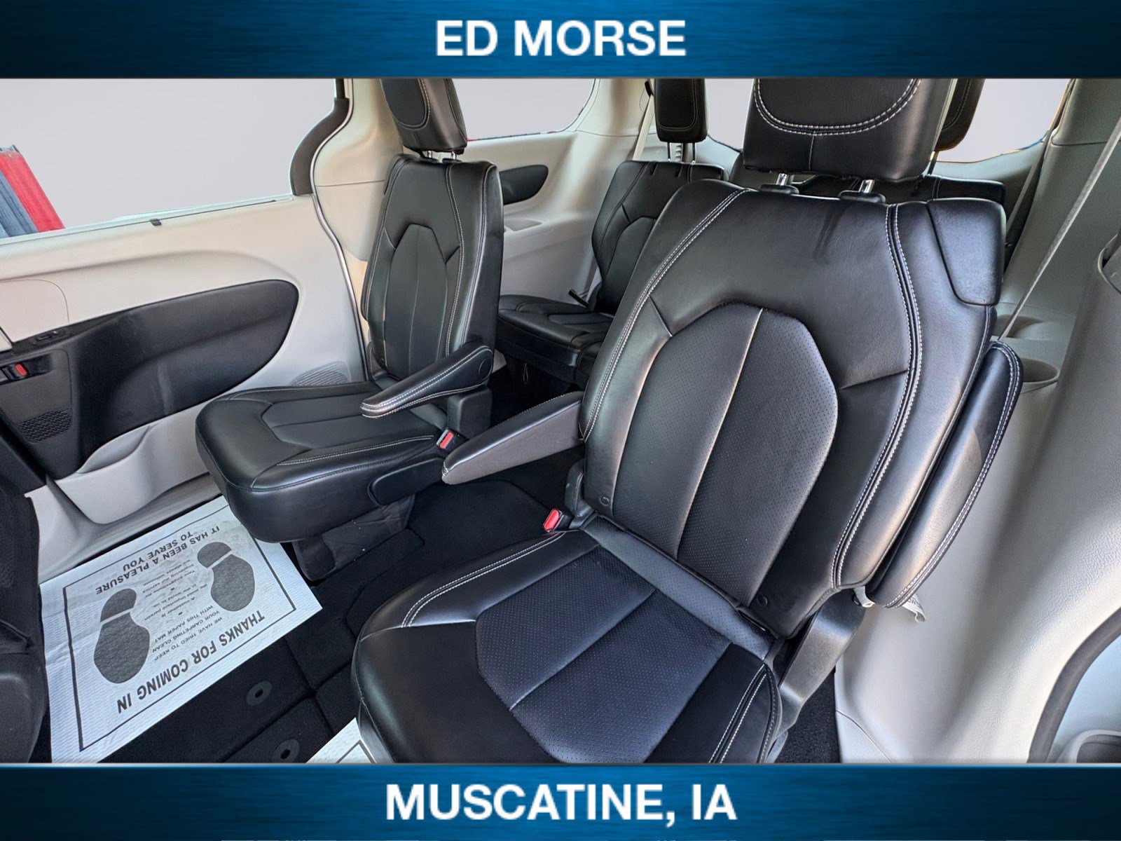 Used 2024 Chrysler Pacifica Touring-L image 13