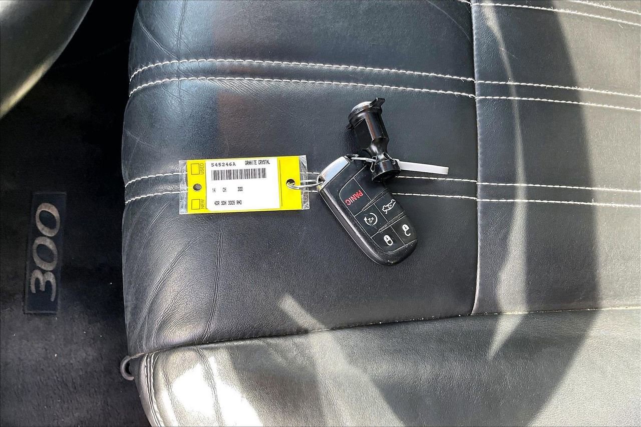 Used 2014 Chrysler 300 S RWD image 32