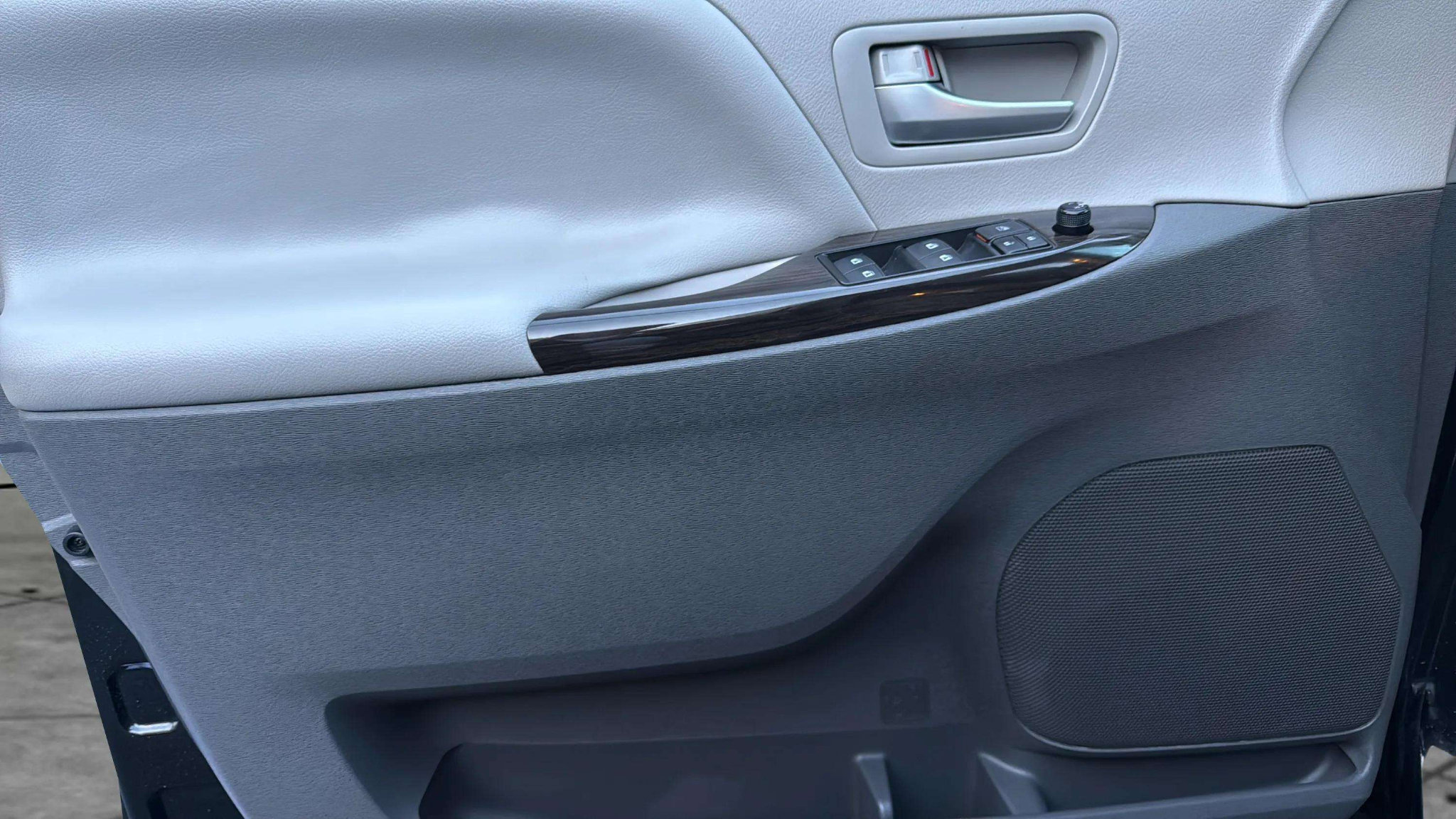 Used 2017 Toyota Sienna XLE Premium image 54