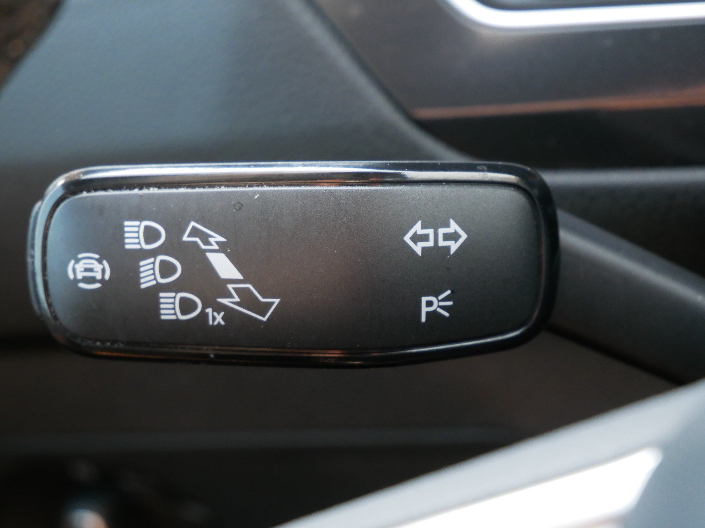 Certified 2023 Volkswagen Tiguan SE R-Line AWD/4WD image 31