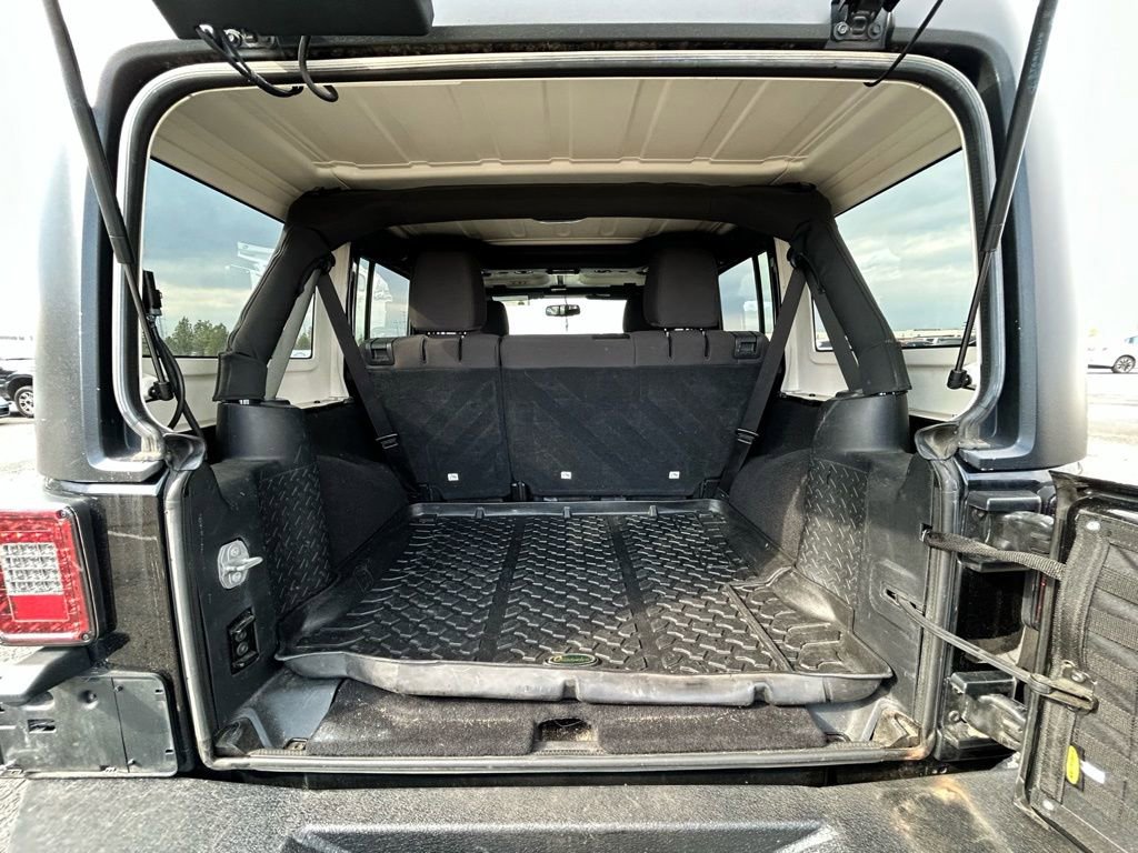 Used 2016 Jeep Wrangler Unlimited Willys image 27