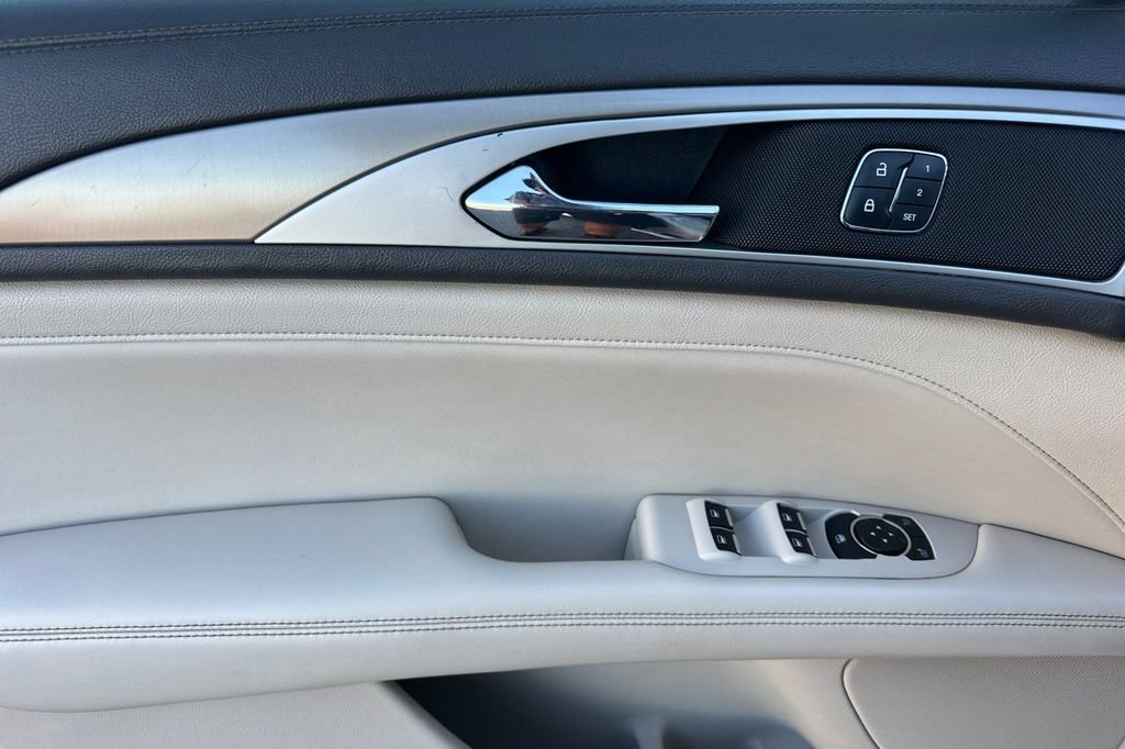 Used 2018 Lincoln MKZ Premiere image 13