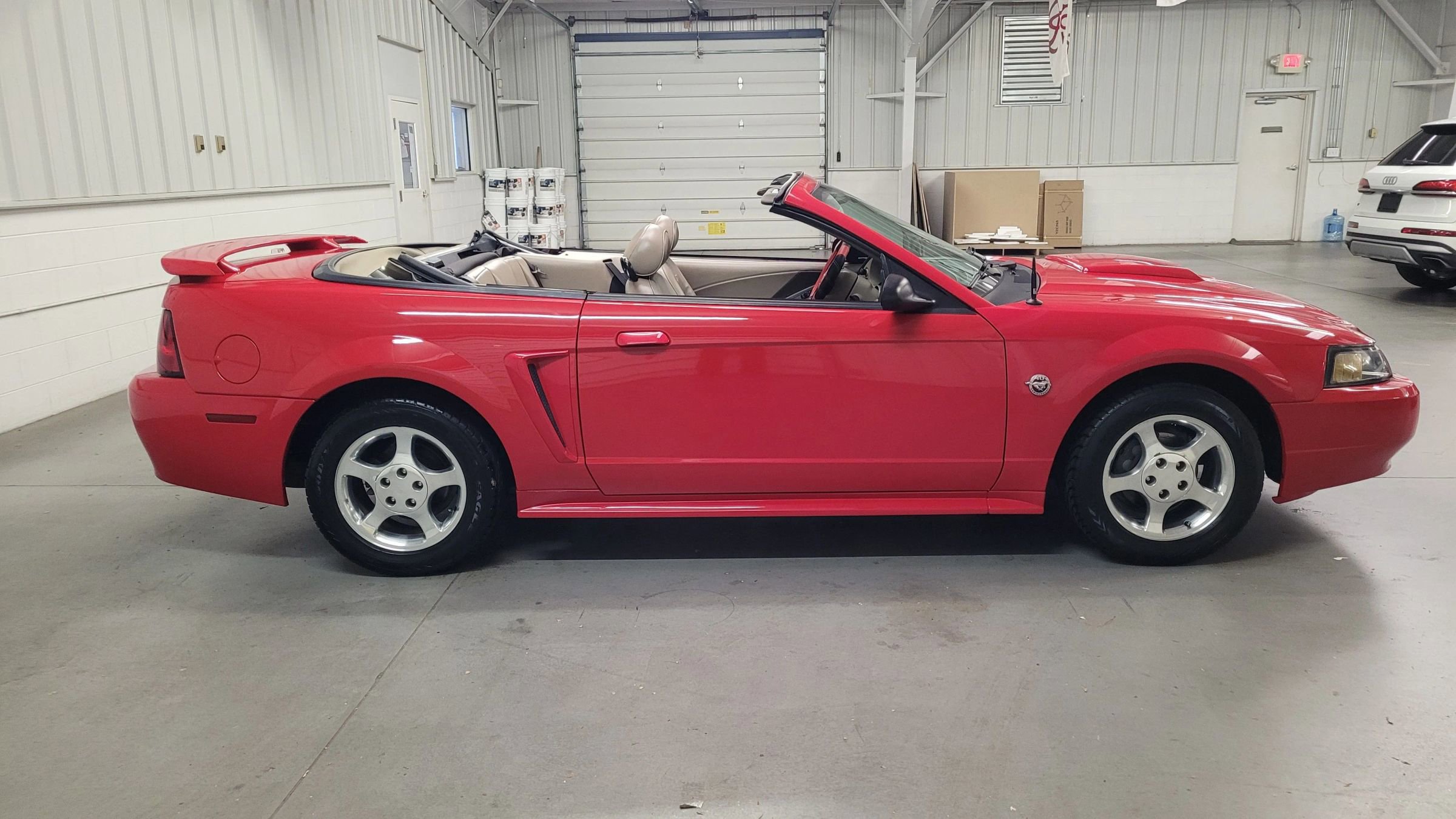 Used 2004 Ford Mustang Deluxe Convertible 2D image 9