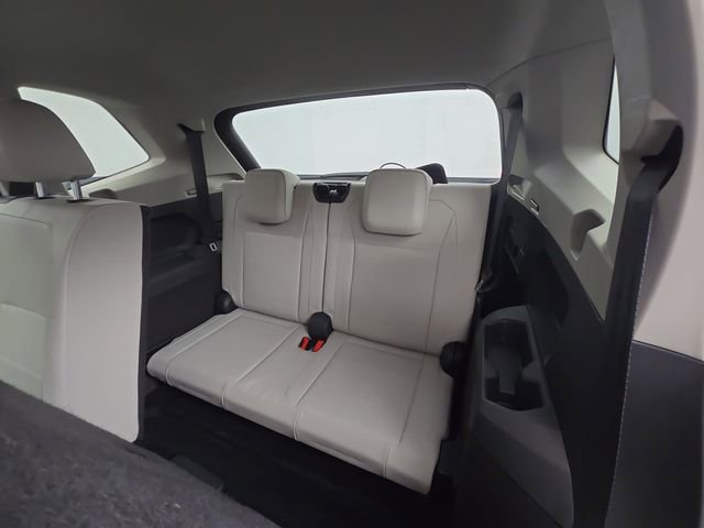 Used 2018 Volkswagen Tiguan SE image 41