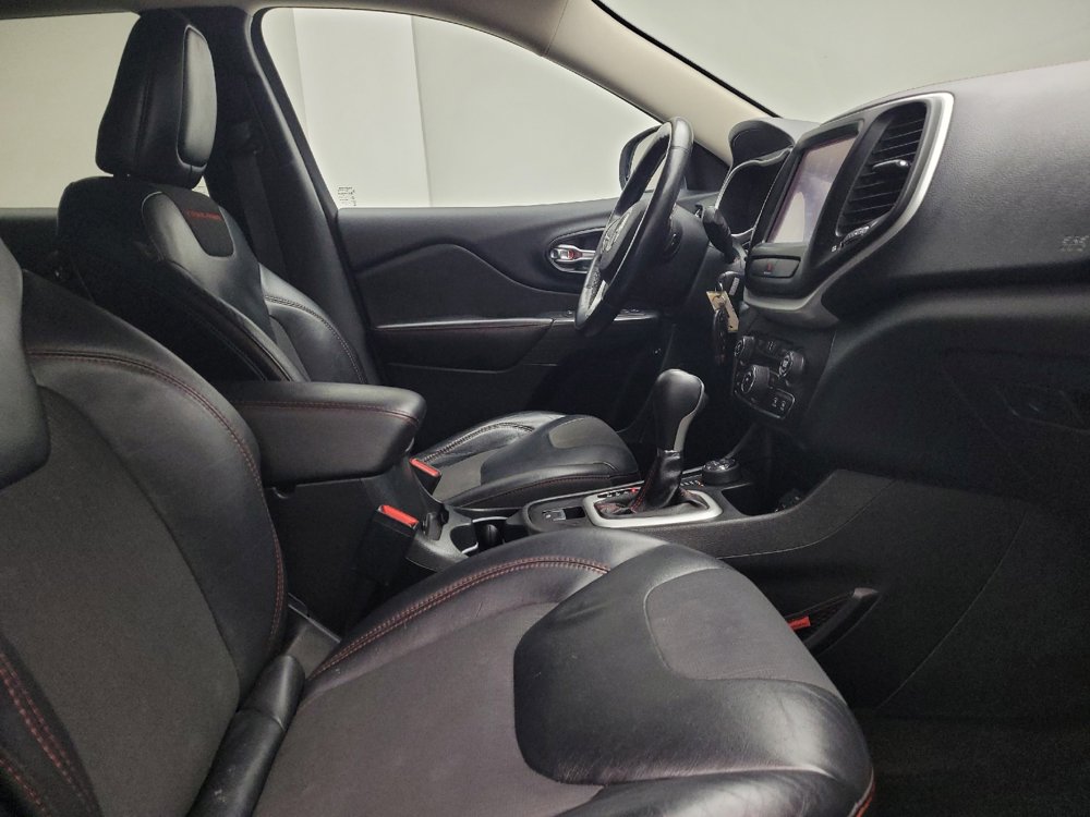 Used 2015 Jeep Cherokee Trailhawk w/ Cold Weather Group image 21