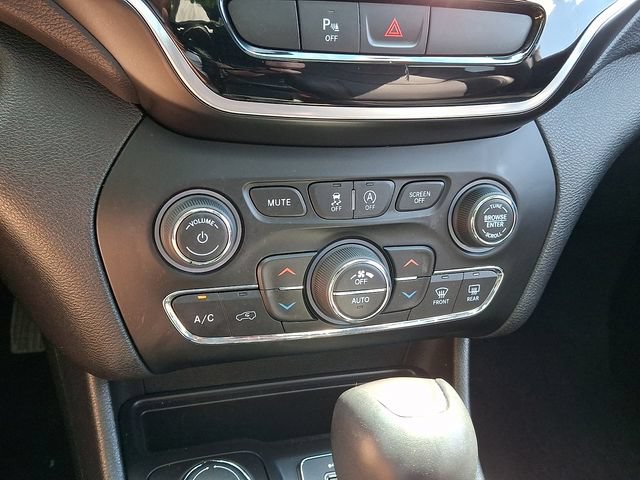 Used 2019 Jeep Cherokee Limited AWD/4WD image 16