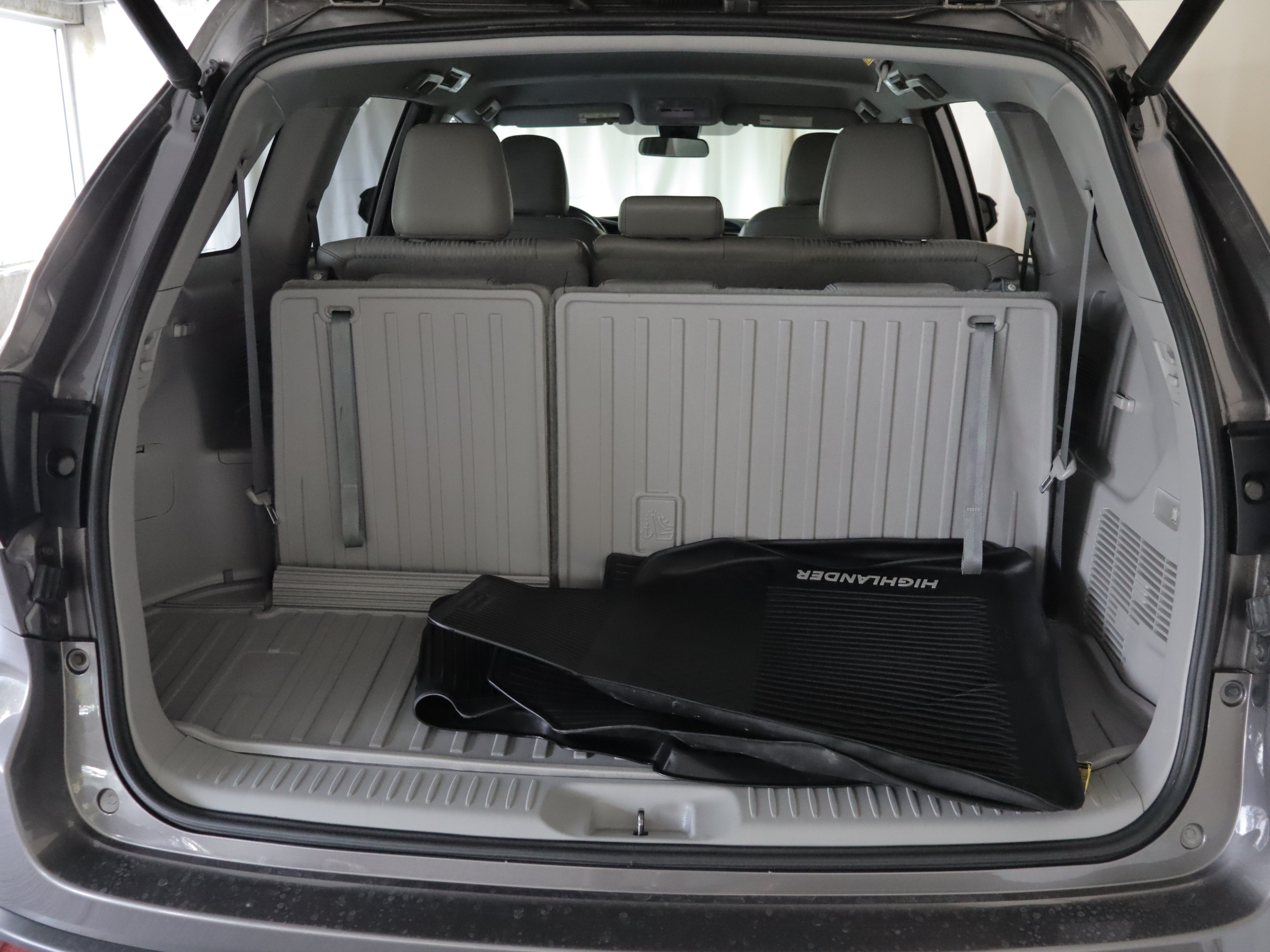 Used 2018 Toyota Highlander Plus AWD/4WD image 21