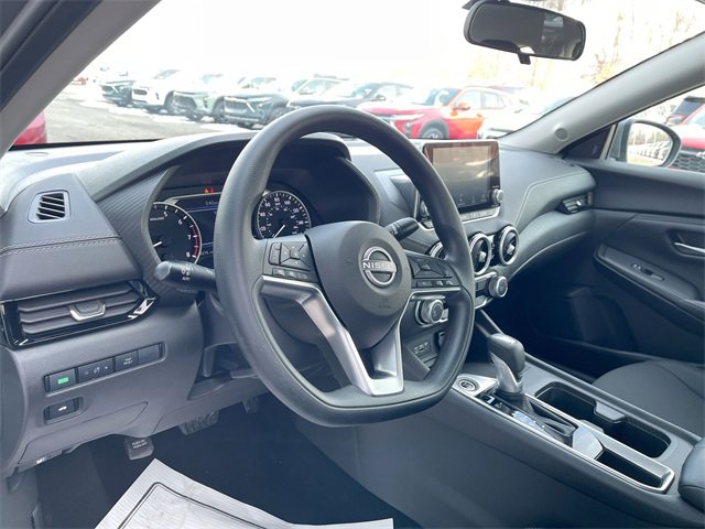 Used 2025 Nissan Sentra SV w/ Trunk Package image 10