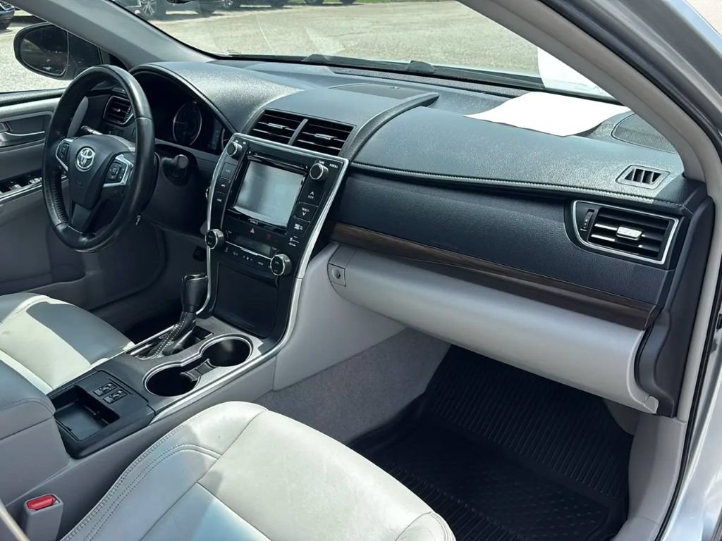 Used 2016 Toyota Camry XLE FWD image 24