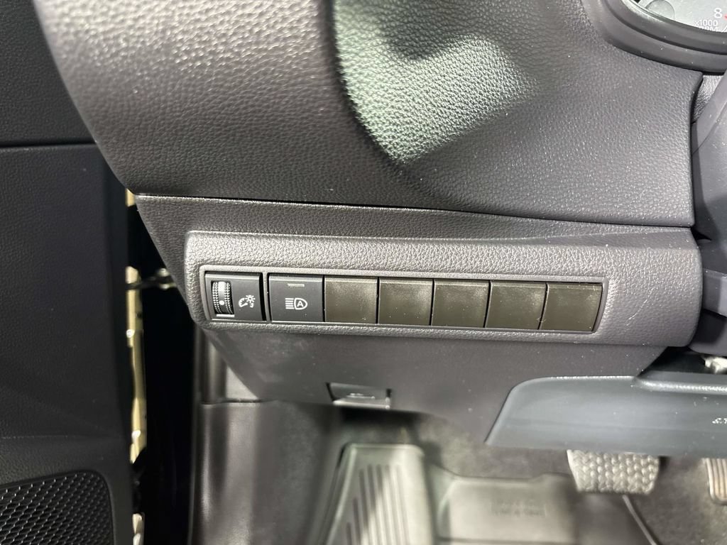 Used 2025 Toyota Corolla LE FWD image 17
